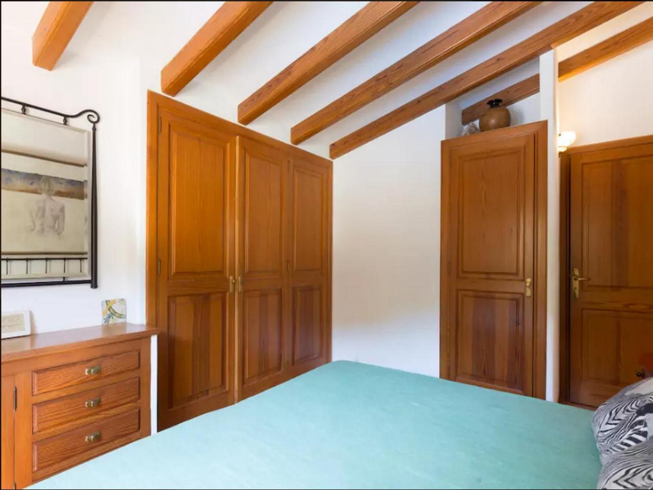 Villa Apprx 3 Min Walking Beach, Private Mountain Ideal For Runners, Hikers Families Villa